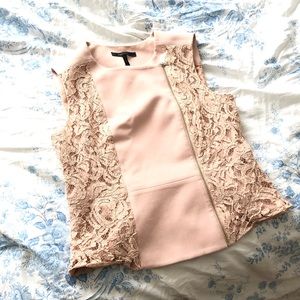 🎉HP🎉 BCBG light blush peplum top